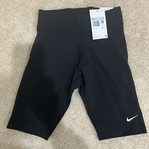 Nike Women’s Mid-Rise 10” Biker Shorts size XS Black